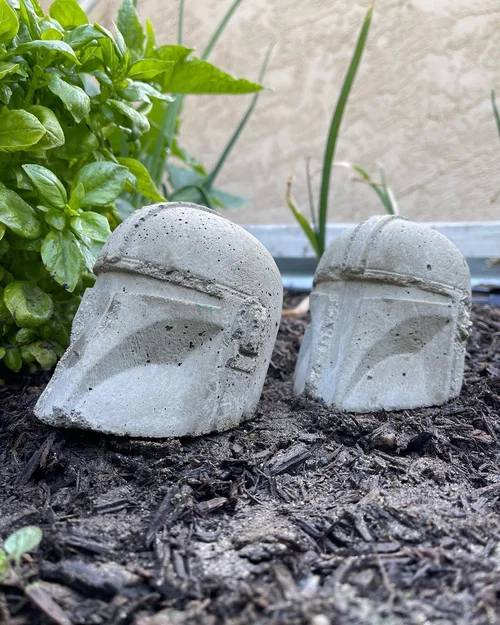 Khuôn Bê Tông Mandalorian (Concrete Mandalorian Mold) - Image 1