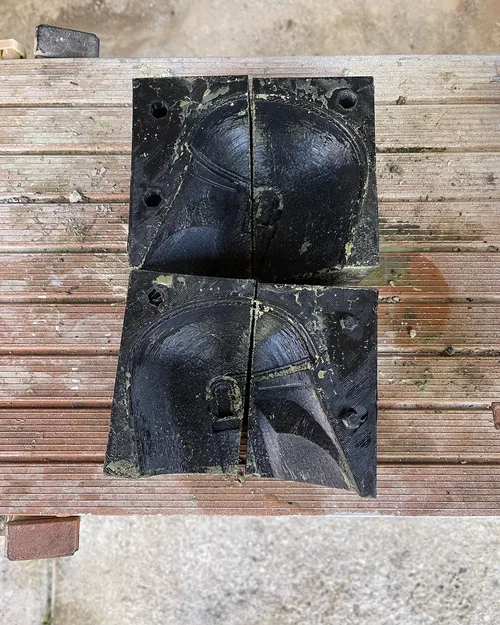 Khuôn Bê Tông Mandalorian (Concrete Mandalorian Mold) - Image 3