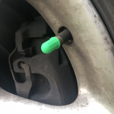 Nắp van bánh xe đa năng cho ô tô và xe đạp (Universal Valve Cap)