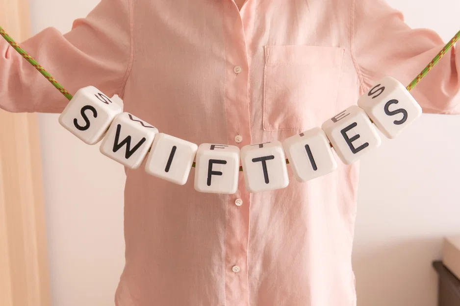 Hạt vòng tay tình bạn cỡ lớn (đủ chữ cái) (Phiên bản Taylor Swift) - Image 1