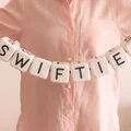 Hạt vòng tay tình bạn cỡ lớn (đủ chữ cái) (Phiên bản Taylor Swift) - Thumbnail 1