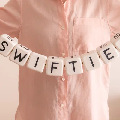 Hạt vòng tay tình bạn cỡ lớn (đủ chữ cái) (Phiên bản Taylor Swift)