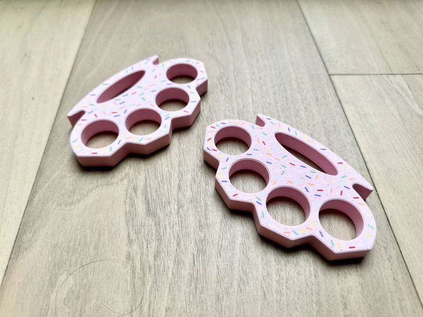 Mô hình trang trí Dessert Warrior Brass Knuckles độc đáo - Image 1