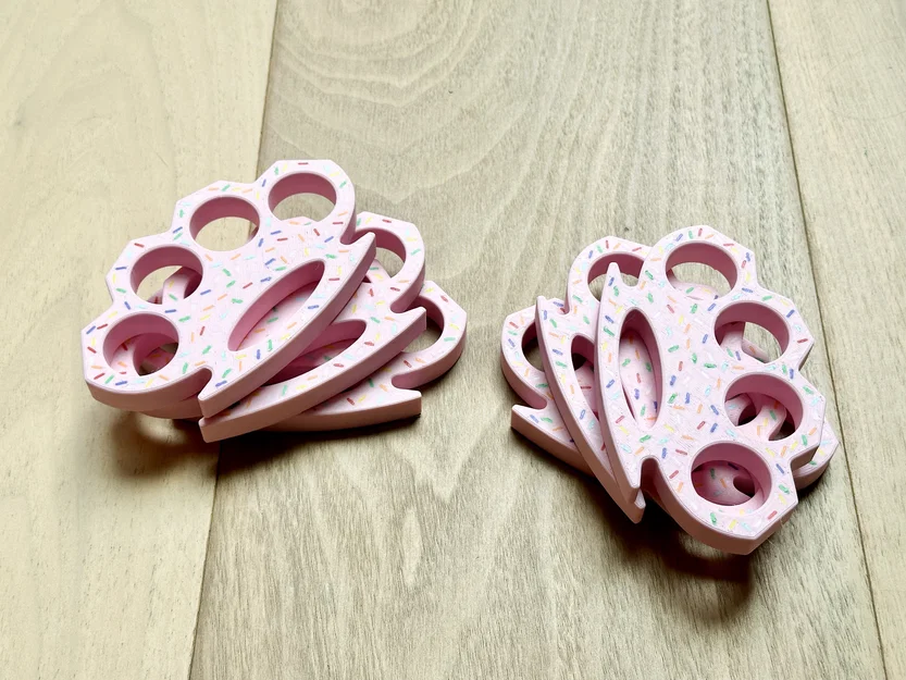 Mô hình trang trí Dessert Warrior Brass Knuckles độc đáo - Image 2