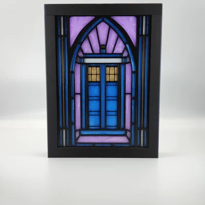 Hộp Đèn Kính Màu TARDIS của Doctor Who
