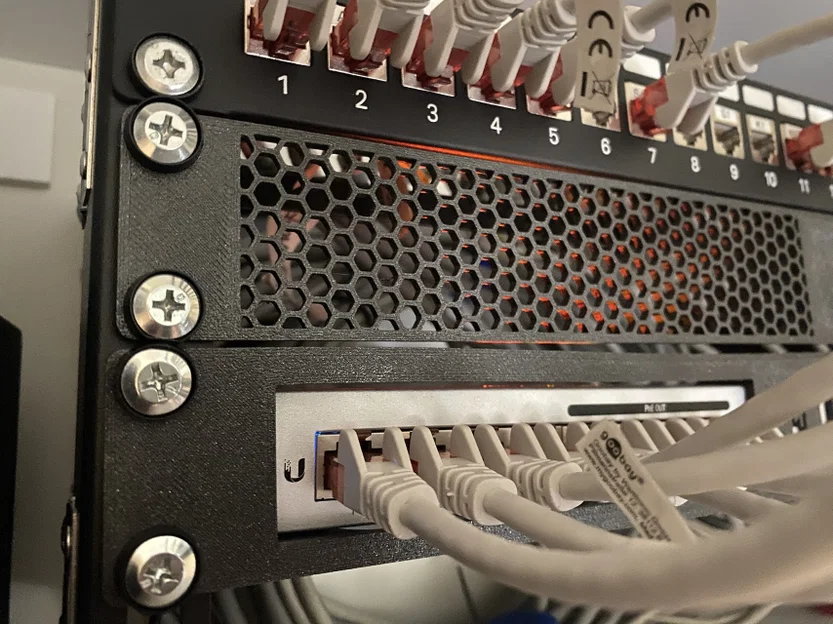 Khung gắn Unifi Switch 8 & US-8-60W cho tủ Rack 19 inch - Image 2