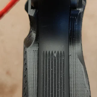 Beretta 87 Target – Grip rộng hơn (wider grip)
