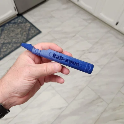Marine Crayon (Bút sáp Marine bị cắn) – Desk Art