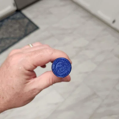 Marine Crayon (Bút sáp Marine bị cắn) – Desk Art