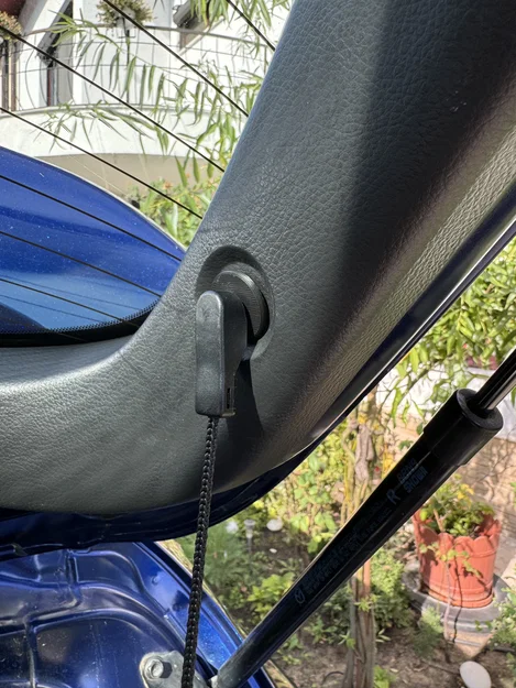 Mazda 3 Hatchback - Thay thế nút mở cốp (Trunk button) - Image 2