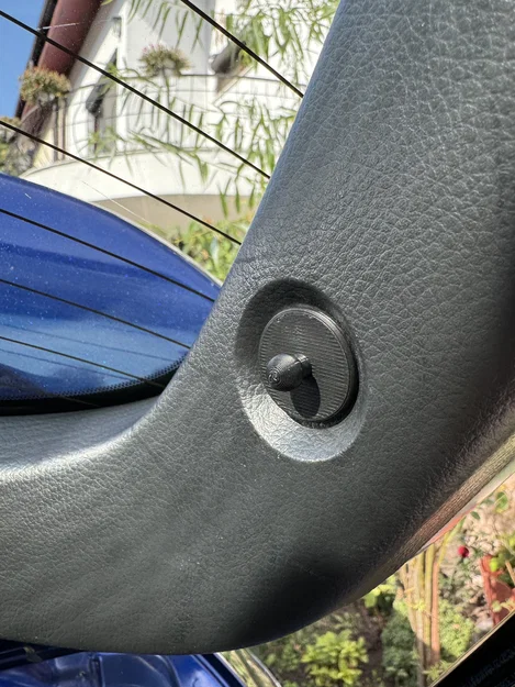 Mazda 3 Hatchback - Thay thế nút mở cốp (Trunk button) - Image 3