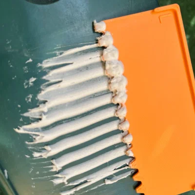 Spatula/Glue spreader # Spachtel/Kleber Verteiler