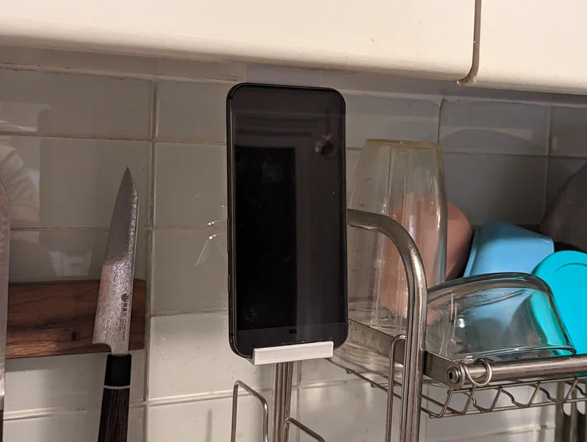 Giá đỡ điện thoại dưới tủ bếp (Kitchen Cabinet Phone Mount) - Image 1