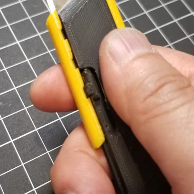 #0020 Dao rọc giấy/box cutter Click-Close (bản tay trái/tay phải)