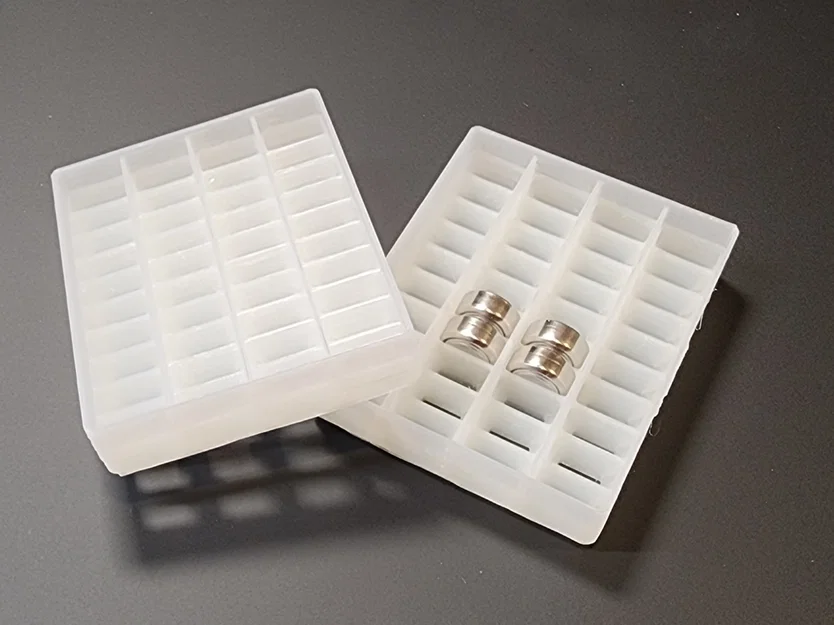 #0102 Khay pin LR44 xếp chồng Click-n-Lock - Image 1