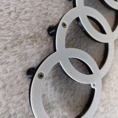 Móc treo chìa khóa logo Audi gắn tường