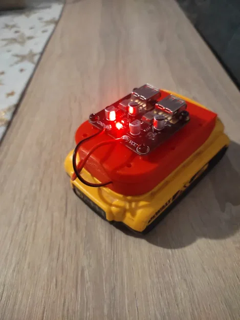 Đế chuyển đổi pin Dewalt sang cổng sạc USB - Hướng dẫn in 3D - Image 2