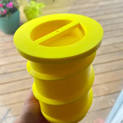 The Sandy Safe (Beach Vault) – Hộp cất đồ chôn cát đi biển