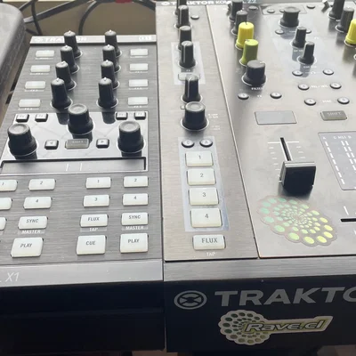 Stand NI Traktor Kontrol X1