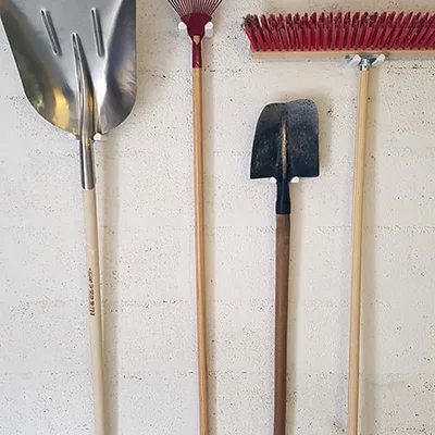 Giá treo dụng cụ làm vườn (Support outils de jardin)