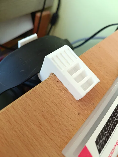 Giá treo tai nghe gắn bàn in 3D gọn gàng tiện lợi (V1, V2, V3) - Image 1