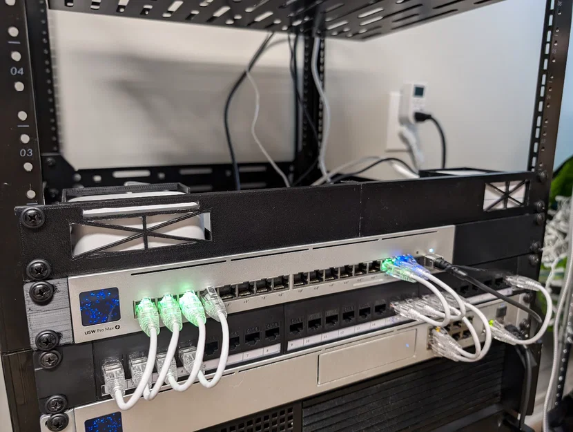 Khung gắn Philips Hue và Lutron Caseta cho tủ rack 19 inch tiện dụng - Image 2