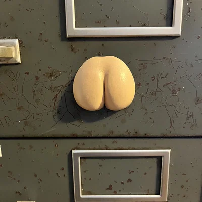 Butt Magnet (Nam châm hình mông)