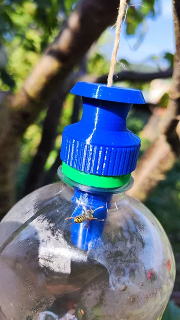 Bẫy ong bắp cày – nắp bẫy gắn chai PET - Image 2