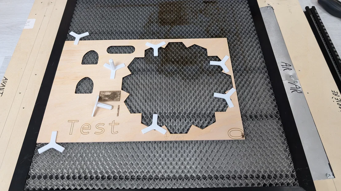 Bộ kẹp giữ vật liệu bàn laser honeycomb in 3D (PETG, ABS, ASA) - Image 1