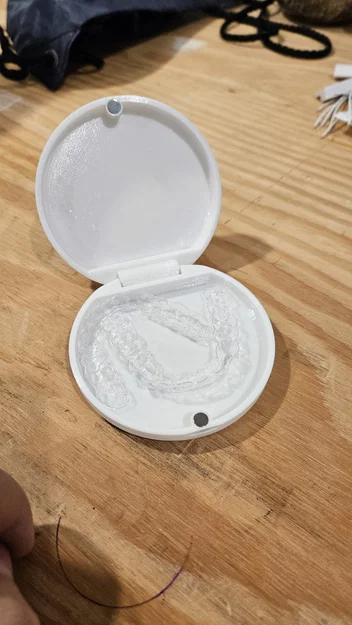 Hộp đựng khay niềng răng Invisalign có nam châm chắc chắn - Image 1