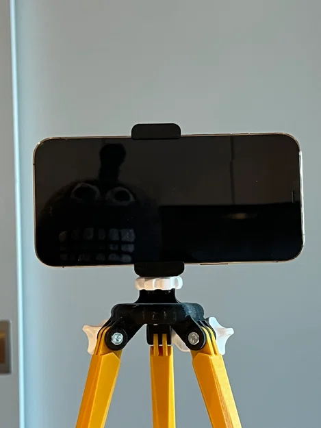 DoomScroller: Tripod cho smartphone mùa COVID-19 (doomscroll thoải mái) - Image 1