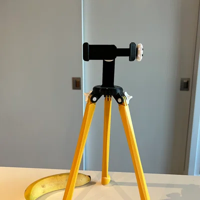 DoomScroller: Tripod cho smartphone mùa COVID-19 (doomscroll thoải mái)