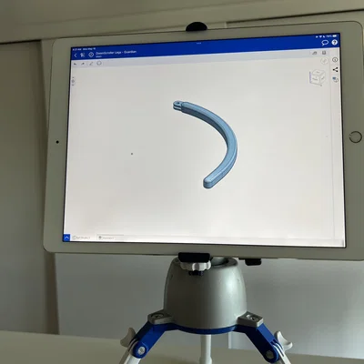 DoomScroller: Tripod cho smartphone mùa COVID-19 (doomscroll thoải mái)