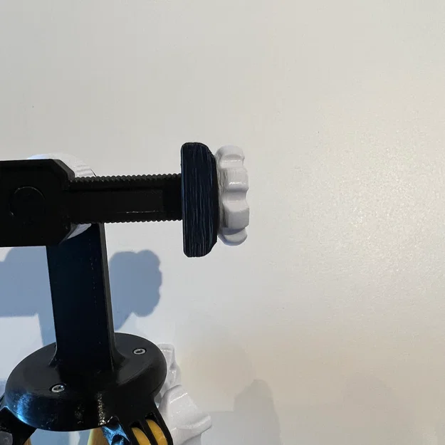 DoomScroller: Tripod cho smartphone mùa COVID-19 (doomscroll thoải mái) - Image 22