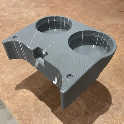 Polestar 2: Cupholder đôi và kê/tựa tay (Armrest)