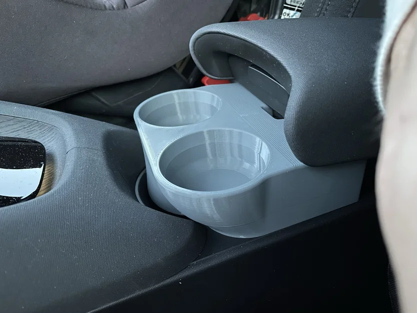Polestar 2: Cupholder đôi và kê/tựa tay (Armrest) - Image 5