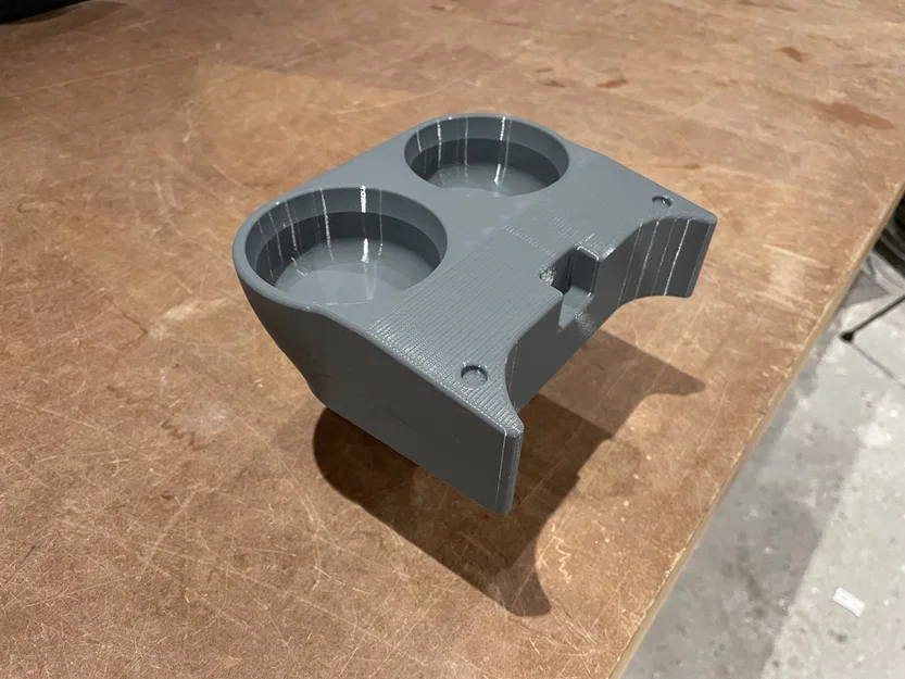 Polestar 2: Cupholder đôi và kê/tựa tay (Armrest) - Image 6