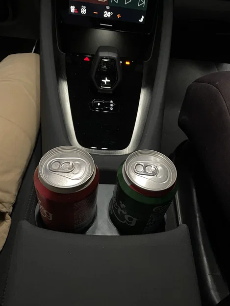 Polestar 2: Cupholder đôi và kê/tựa tay (Armrest) - Image 9