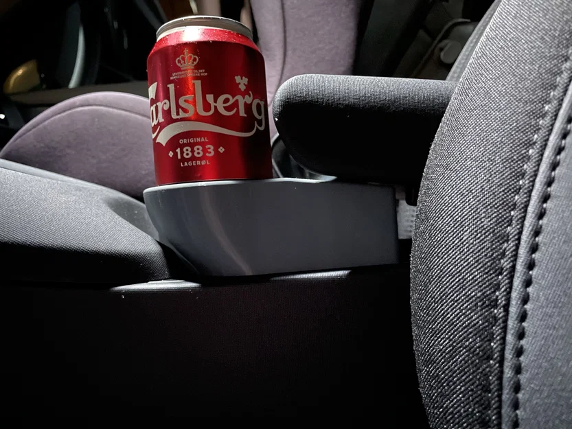 Polestar 2: Cupholder đôi và kê/tựa tay (Armrest) - Image 11