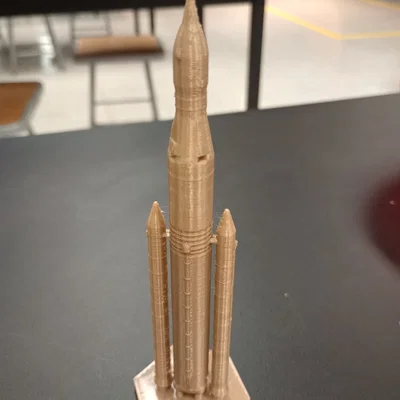 Mô hình tên lửa NASA Space Launch System (SLS) dành cho lớp học
