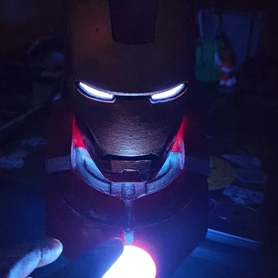 Mô hình tượng bán thân Iron Man tự lắp đèn LED cực chất