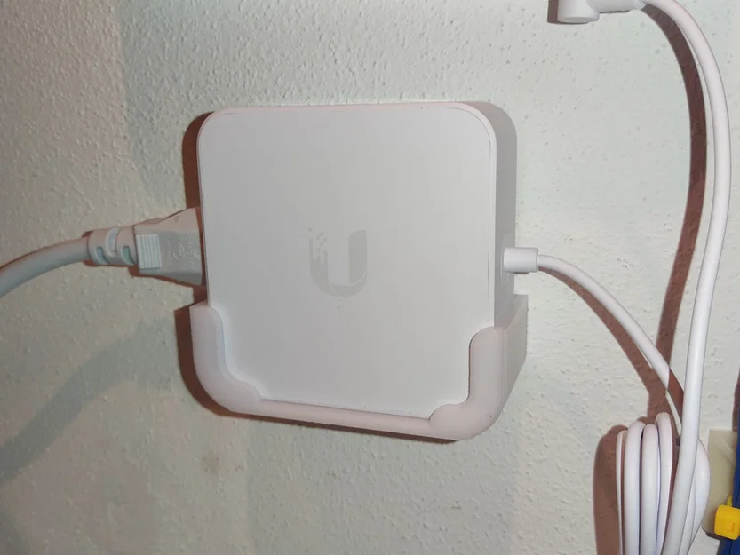 Giá treo tường UniFi PSU: Giải pháp gọn gàng cho bộ nguồn mạng - Image 1
