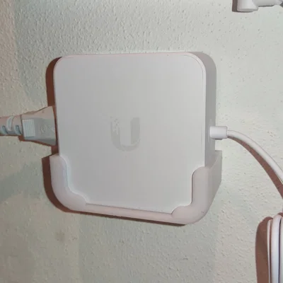Giá treo tường UniFi PSU: Giải pháp gọn gàng cho bộ nguồn mạng