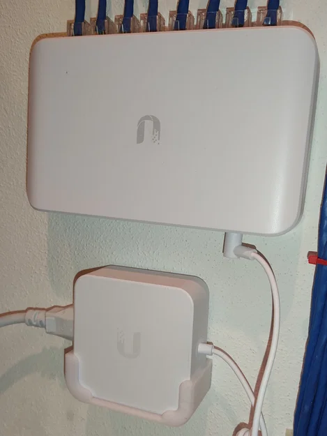 Giá treo tường UniFi PSU: Giải pháp gọn gàng cho bộ nguồn mạng - Image 2