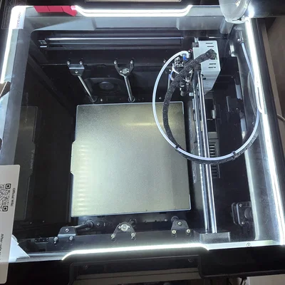 Bộ khung nâng nắp Qidi Plus 4 để gắn dải đèn LED