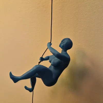 Mô hình trang trí nhân vật nữ leo dây nghệ thuật (3D Print)