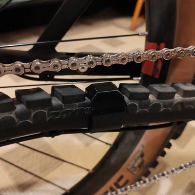 Miếng bảo vệ khung sườn (chainstay protector) cho Fuji Auric hoặc Rakan