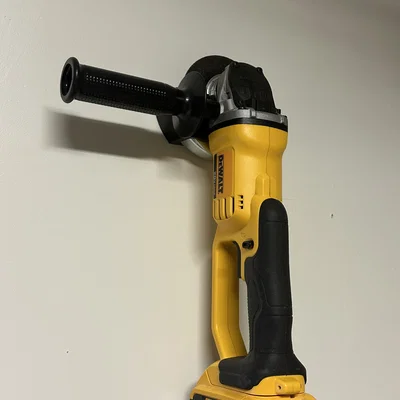 Giá treo tường máy mài góc DeWalt DCG412 chắc chắn và tiện lợi
