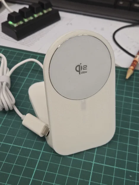 Đế giữ iPhone MagSafe có khe đi dây (góc bo tròn) - Image 1