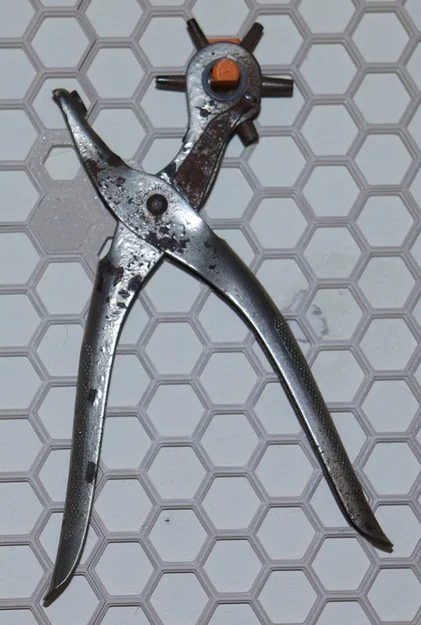 Móc treo HSW cho kìm bấm lỗ da Maun - Image 1